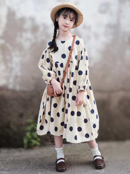 Široki model dječje proljetne haljine na gumbe