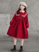 Stílusos ruha lányoknak ovális nyakkivágással és gombokkal