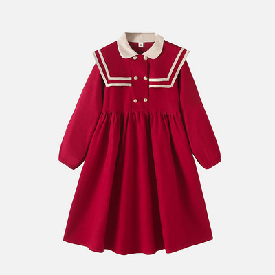 Stílusos ruha lányoknak ovális nyakkivágással és gombokkal