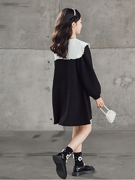 Rochie copii cu nasturi si broderie inima pentru fete