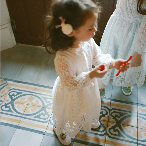 Nėriniuota suknelė mergaitėms ilgomis rankovėmis ir siuvinėjimu