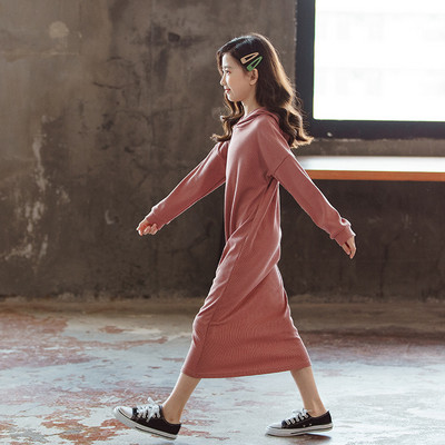 Lezser hosszú ruha kapucnival