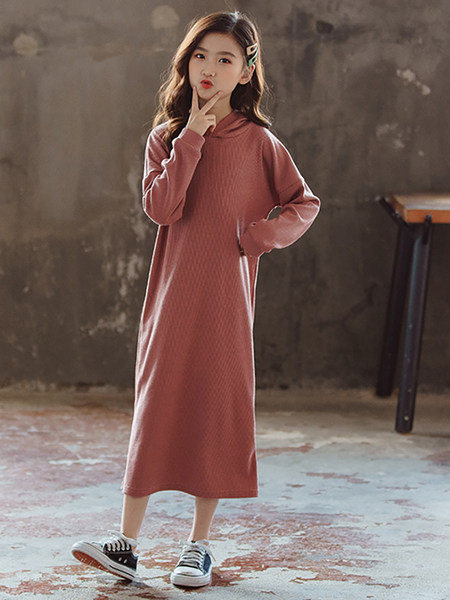 Lezser hosszú ruha kapucnival