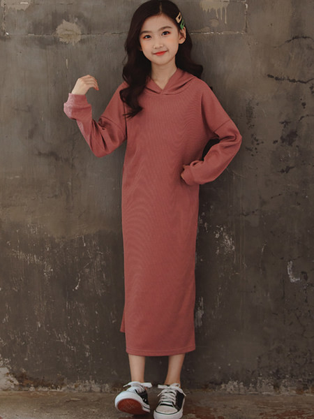 Lezser hosszú ruha kapucnival