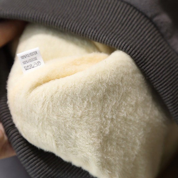 Gyerek pulóver fiúknak rátéttel és gallérral