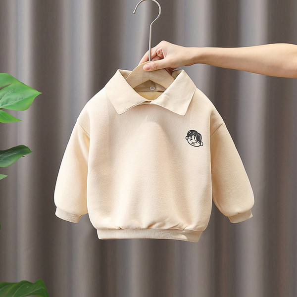 Gyerek pulóver fiúknak rátéttel és gallérral