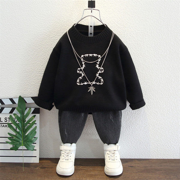 Dječji pulover za dječake s vezom