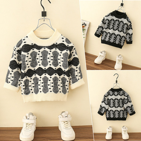 Dječji džemper u dvije boje sa vezom