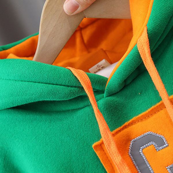 Berniukų gobtuvas su raišteliu