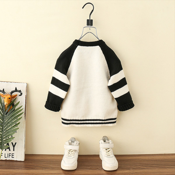 Vaikiškas megztinis berniukams ilgomis rankovėmis ir siuvinėjimu