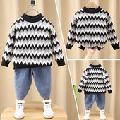 Kootud ovaalse kaelusega laste kampsun