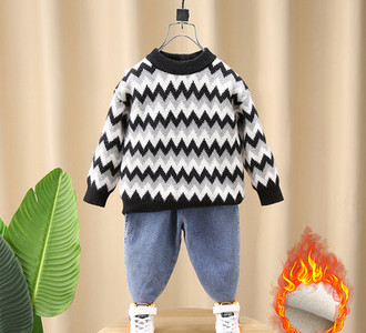 Kootud ovaalse kaelusega laste kampsun