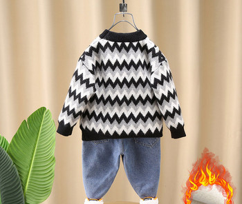 Плетен детски пуловер с овално деколте