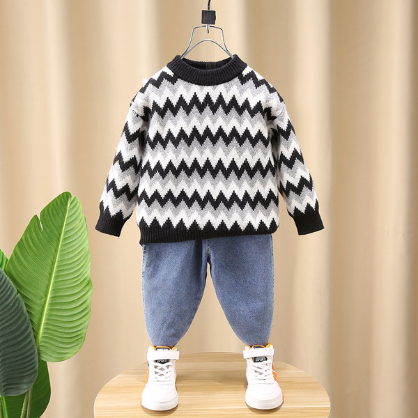 Kootud ovaalse kaelusega laste kampsun