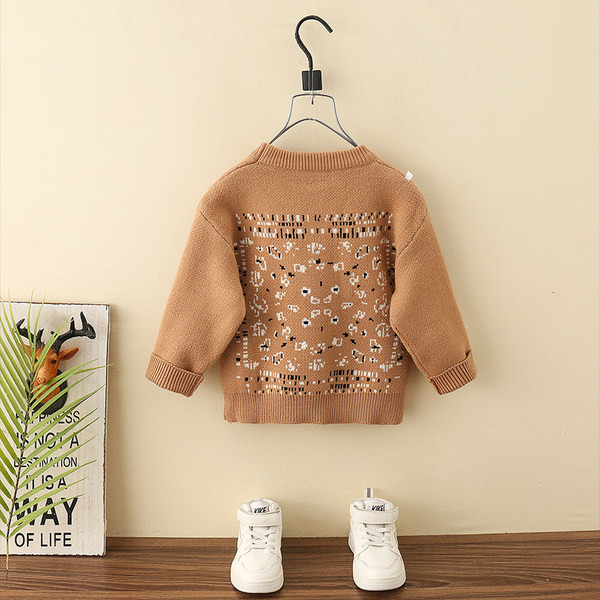 Ležeran zimski pulover s ovalnim izrezom i dugim rukavima