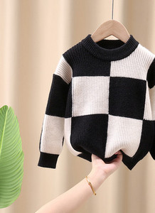 Dviejų spalvų vaikiškas megztinis berniukams