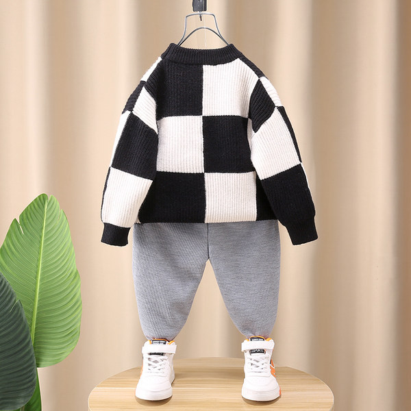 Dviejų spalvų vaikiškas megztinis berniukams