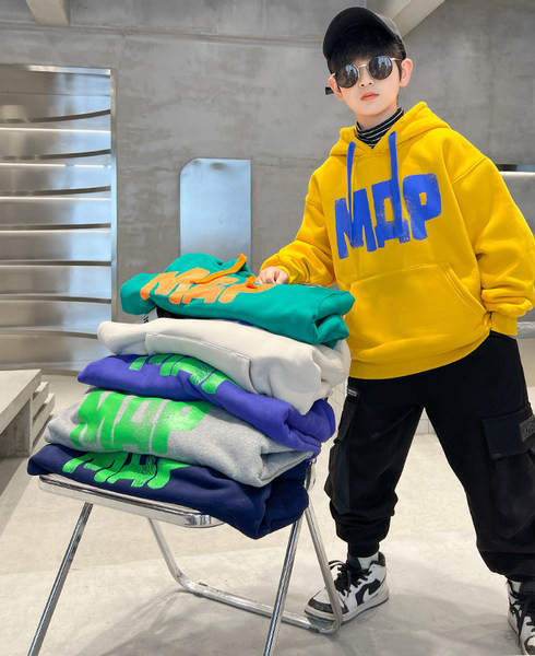 Paprastas berniukų gobtuvas su raišteliu