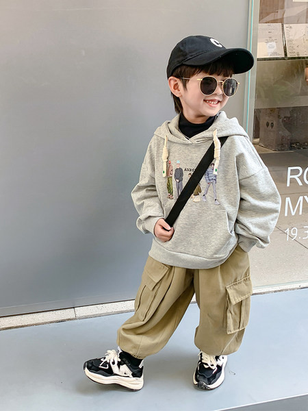 Hanorac casual cu glugă aplicată pentru băieți