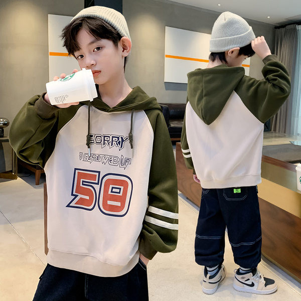 Berniuko sportinis megztinis su raštu ir gobtuvu