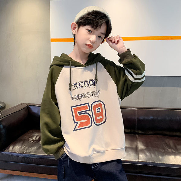 Berniuko sportinis megztinis su raštu ir gobtuvu