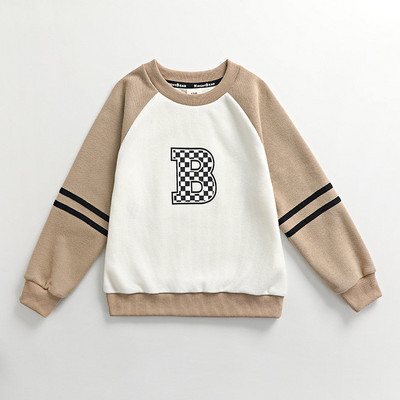 Un nou model de hanorac sport cu decolteu oval și mâneci lungi