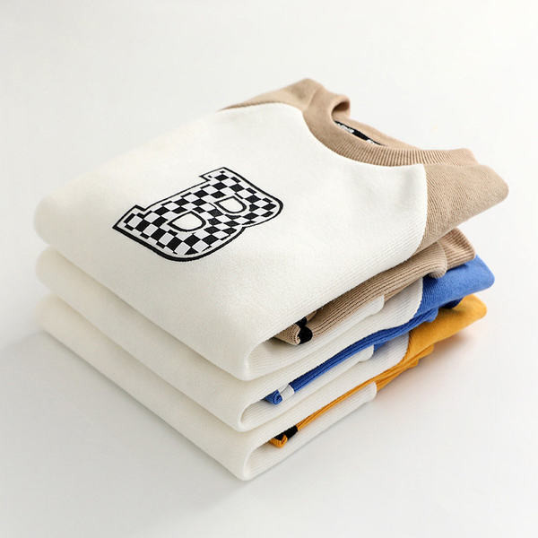 Un nou model de hanorac sport cu decolteu oval și mâneci lungi