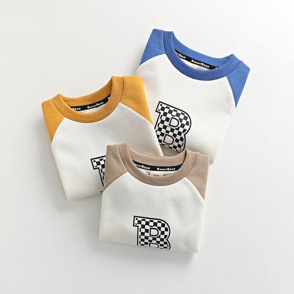 Un nou model de hanorac sport cu decolteu oval și mâneci lungi