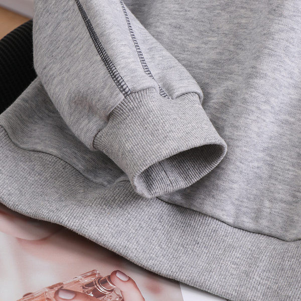 Hosszú ujjú, feliratos gyerek pulóver