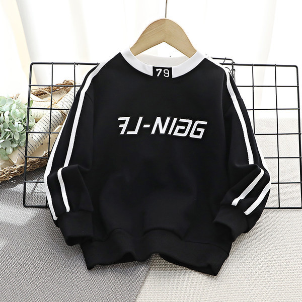 Hanorac cu model gratuit pentru băieți cu litere