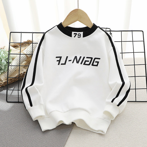 Hanorac cu model gratuit pentru băieți cu litere