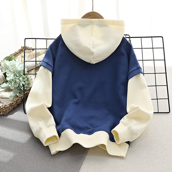 Un hanorac largi pentru băieți, cu glugă și imprimeu