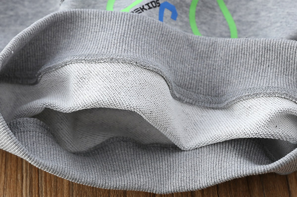 Hanorac pentru copii cu inscriptie si aplicatie