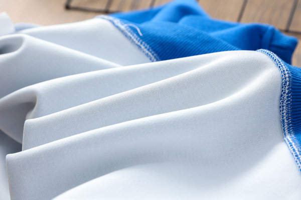 Bluză modernă pentru copii cu inscripție imprimată