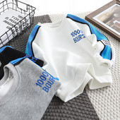 Bluză casual pentru copii cu decolteu oval și inscripție