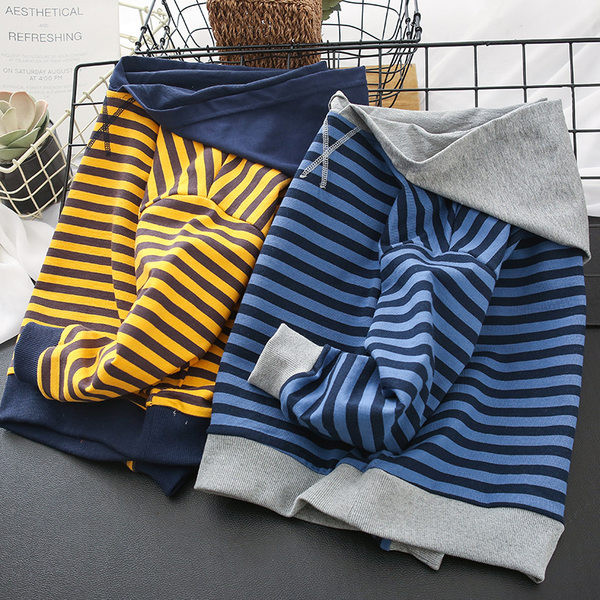 Ležerna sportska prugasta majica s kapuljačom za dječake