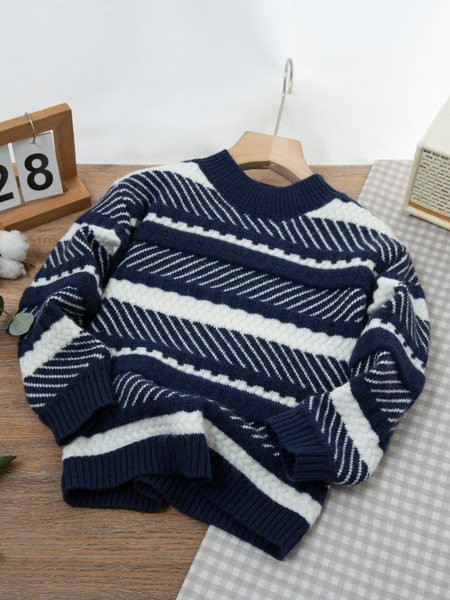 Pulover de iarna pentru baieti cu decolteu oval si maneci lungi