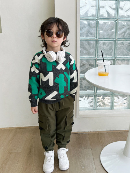 Model nou de pulover cu maneca lunga pentru baieti