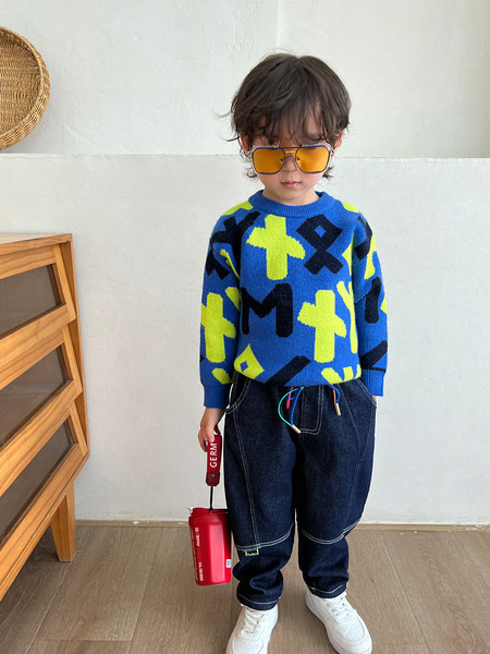 Model nou de pulover cu maneca lunga pentru baieti