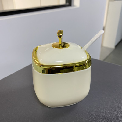 Vürtsipudeli plastikust maitseainepurgi komplekt koos lusikaga soolaloksuti suhkrumahuti kastmekausi jaoturi ja köögi vürtsiriiuliga