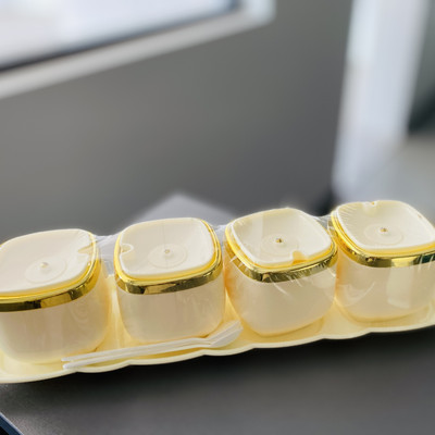 Vürtsipudeli plastikust maitseainepurgi komplekt koos lusikaga soolaloksuti suhkrumahuti kastmekausi jaoturi ja köögi vürtsiriiuliga