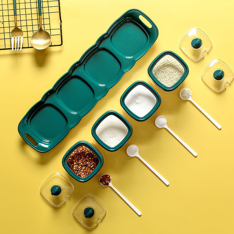 Vürtsipudeli plastikust maitseainepurgi komplekt koos lusikaga soolaloksuti suhkrumahuti kastmekausi jaoturi ja köögi vürtsiriiuliga