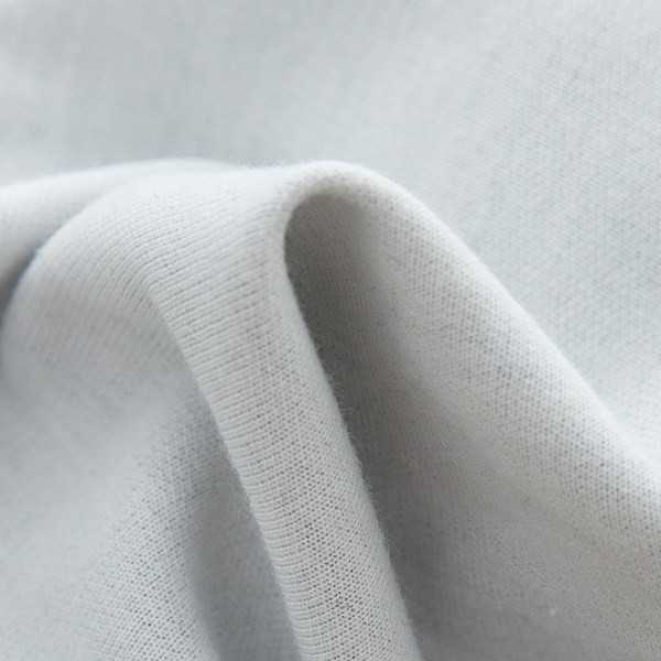 Madingi megztiniai berniukams su siuvinėjimais ir užrašais