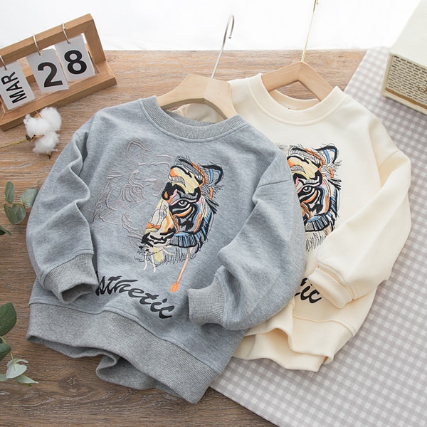 Madingi megztiniai berniukams su siuvinėjimais ir užrašais