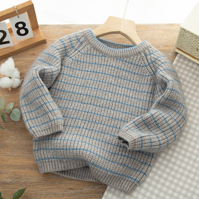 Vaikiškas megztinis berniukams su ovalia iškirpte