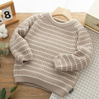 Vaikiškas megztinis berniukams su ovalia iškirpte