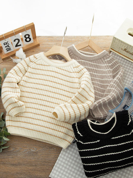 Vaikiškas megztinis berniukams su ovalia iškirpte