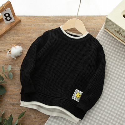 Zimski pulover za dječake sa ovalnim izrezom i grbom