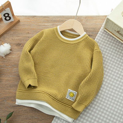 Zimski pulover za dječake sa ovalnim izrezom i grbom