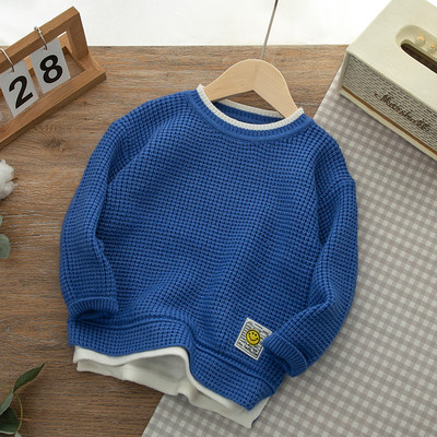 Zimski pulover za dječake sa ovalnim izrezom i grbom